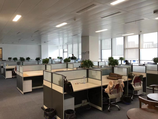 老人在公共場合摔倒受傷，深圳人身損害律師：法院如何審理？