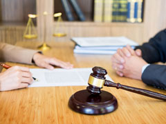 <b>深圳律師事務(wù)所解讀：房產(chǎn)買賣合同無效，房產(chǎn)證還有效嗎？</b>