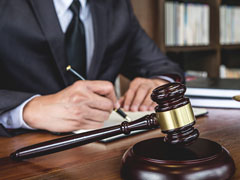 <b>深圳房產糾紛律師解讀：孫女有權收回房產，能讓爺爺奶奶騰房嗎？</b>