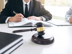 <b>深圳律師事務所如何向律師協會提交年度報告和財務報表？</b>